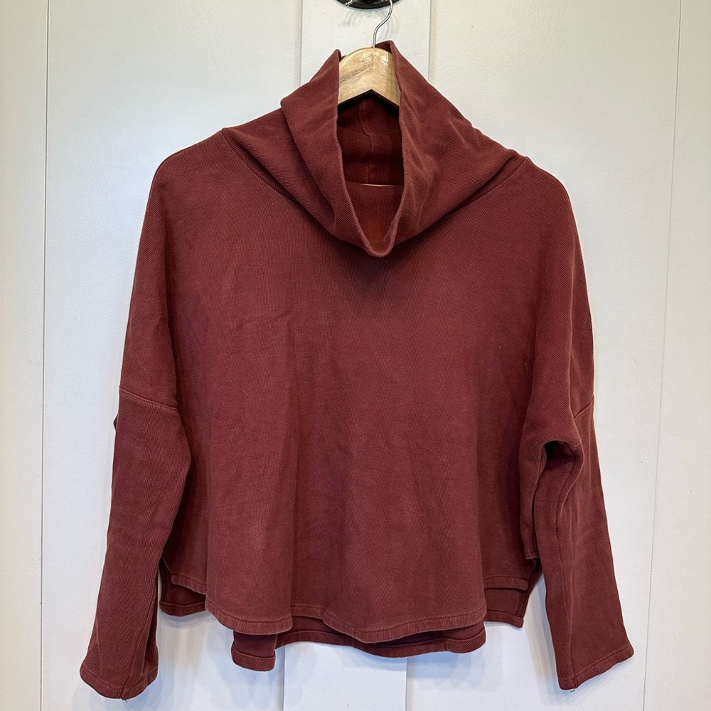 Figge maroon mock pullover size small